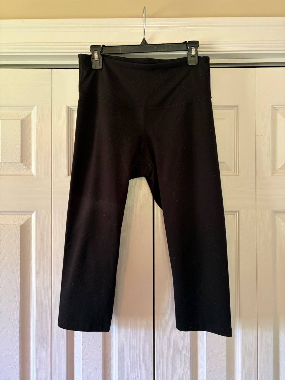 Old Navy Black Cropped Leggings size L